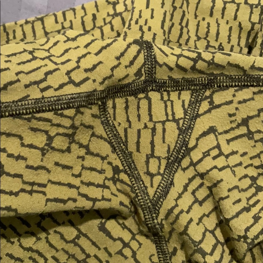 Lululemon RARE Wunder Under Dark Olive 4 EUC - Picture 4 of 6